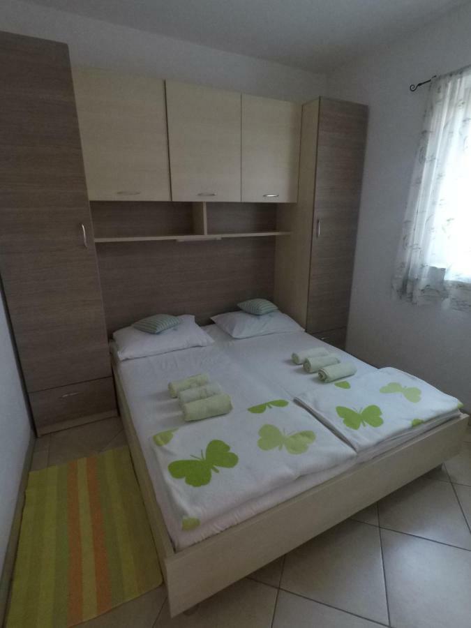 Apartman Stefanija Selce Exterior photo